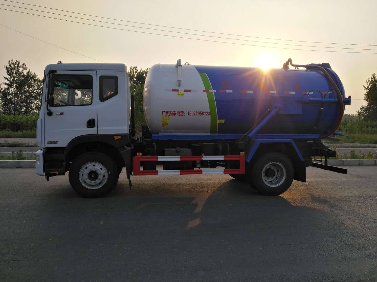 東風D9多利卡12噸吸污車(濃縮液回罐車)服務江蘇連云港垃圾站